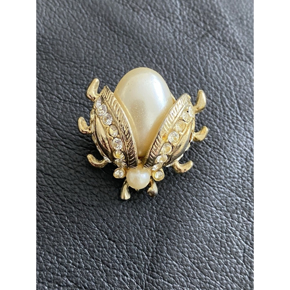 White Ladybug Decorated Rhinestone & Pearled Qué Body Small Insect Spring/Summer